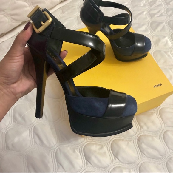 Fendi Decollette Pumps - Picture 5 of 5